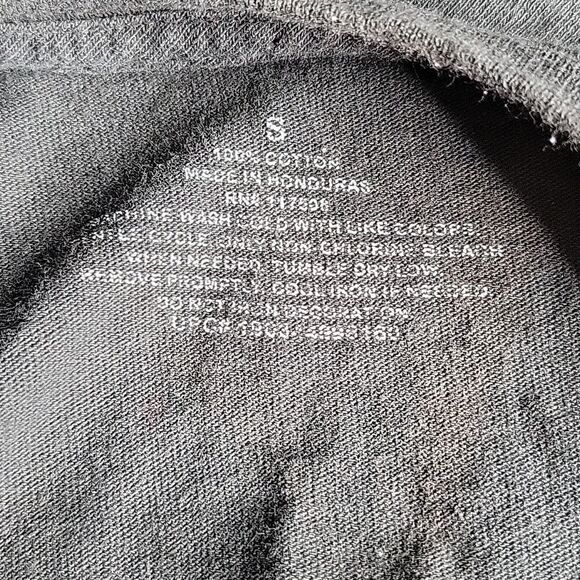 VAMPIRE Skull Black and Gray Graphic Shirt Small‎ - Picture 7 of 7